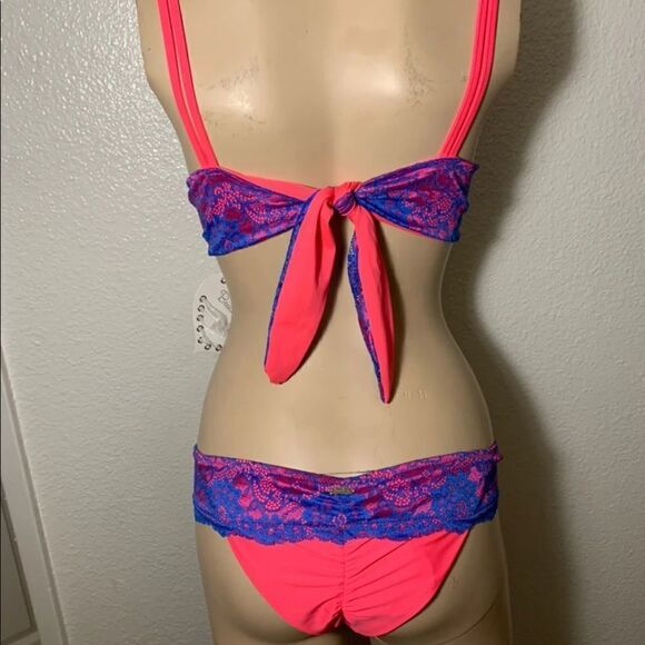 Beach Bunny Bikini Set - Picture 4 of 7